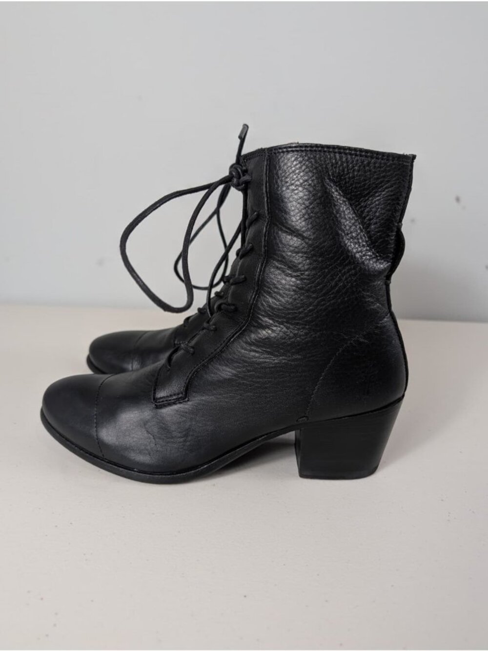 Frye Courtney women's black leather lace up boots size 7.5B - Picture 6 of 12